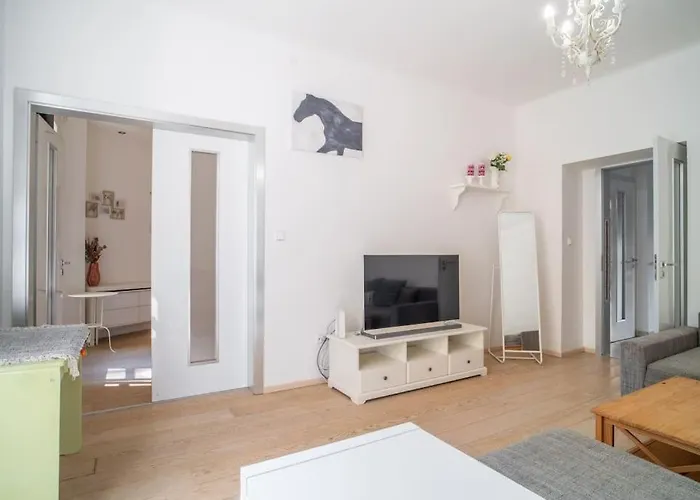Cozy 2-bedroom Appartamento *