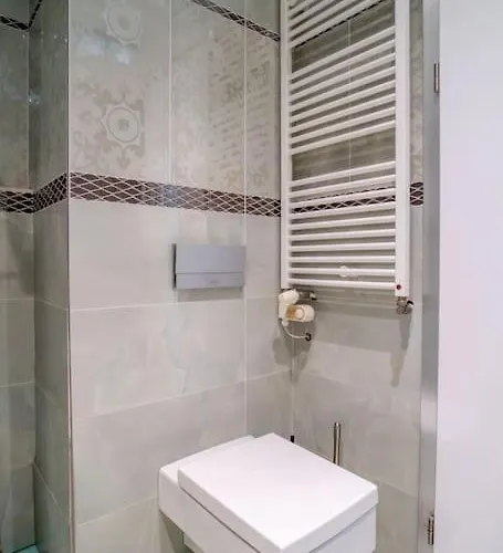 Lägenhet Cozy 2-bedroom Bratislava