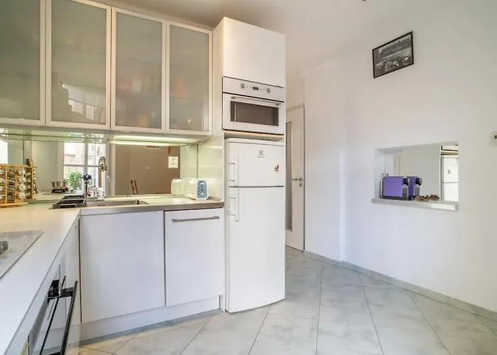 Cozy 2-bedroom Lägenhet